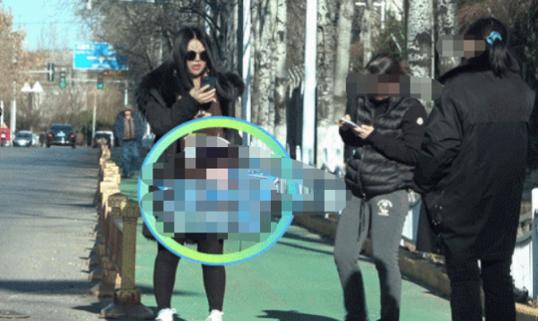 戀愛了？李湘戴8千5圍巾亮相，同行男方開百萬豪車長相敦厚老實