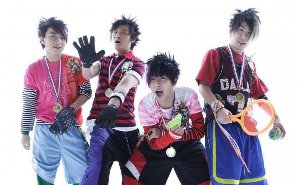 人間清醒大張偉：堅持和隊友對半分賬，拒絕黃小蕾，只寵胖媳婦兒