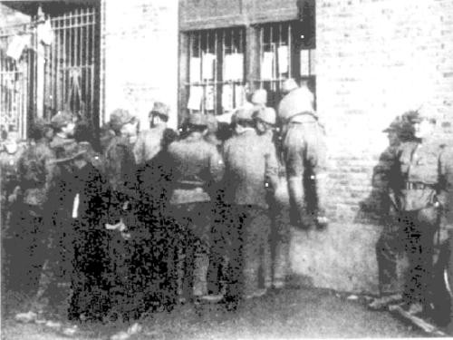 強權干預歷史！日本刪改“從軍慰安婦、強徵”表述，民眾憤怒抗議