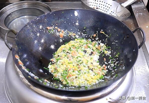 “蛋炒飯”家常做法,這幾個技巧很關鍵,米飯金黃松散,粒粒分明 “蛋炒飯”家常做法,這幾個技巧很關鍵,米飯金黃松散,粒粒分明