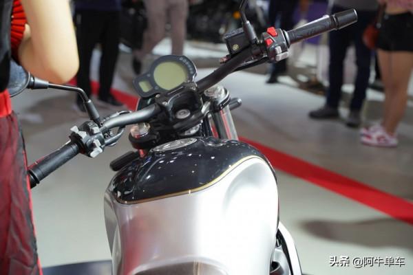 摩博會丨QJmotor閃300S、逸550售價公佈，迷之自信