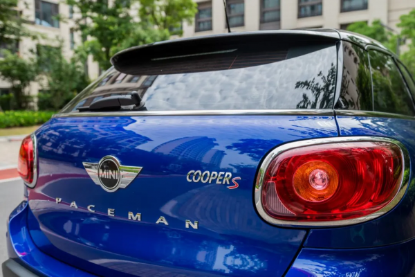 不要把車停在MINI PACEMAN旁,它會讓你的車黯然無光 不要把車停在MINI PACEMAN旁,它會讓你的車黯然無光