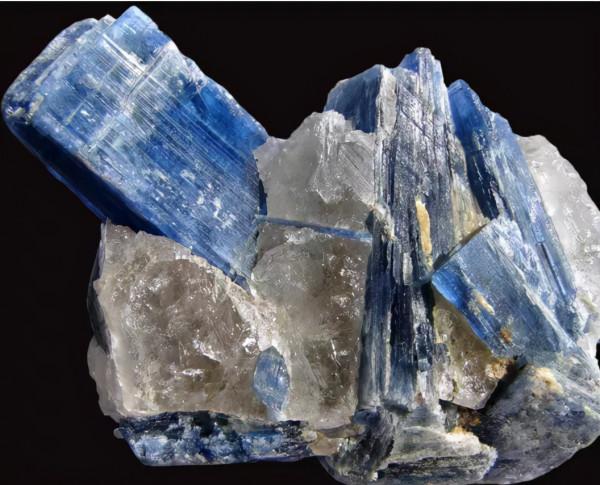 「乾貨」藍寶石常見仿品及其鑑別特徵 「乾貨」藍寶石常見仿品及其鑑別特徵