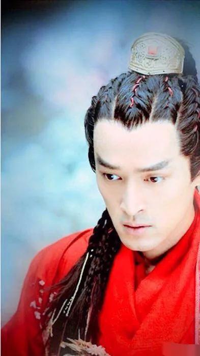 誰說大紅太俗氣?這6位紅衣造型又酷又颯,歪頭殺邪媚直擊觀眾心 誰說大紅太俗氣?這6位紅衣造型又酷又颯,歪頭殺邪媚直擊觀眾心