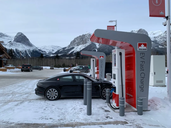 外媒報道稱，60%的已交付保時捷Taycan都有起火隱患