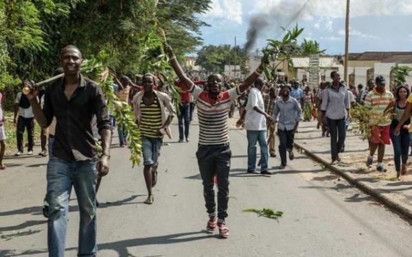 有種速度叫中國速度,非洲人60天都修不好的橋,中國人只用一天就搞定 有種速度叫中國速度,非洲人60天都修不好的橋,中國人只用一天就搞定