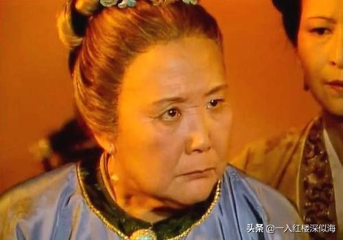 劉姥姥多有分寸感？遊大觀園在黛玉處眉開眼笑，到寶釵處一言不發