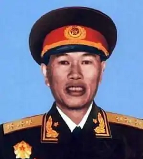 1949年，鄧華收到一封來信：首長，您是我的爸爸嗎？他淚如雨下