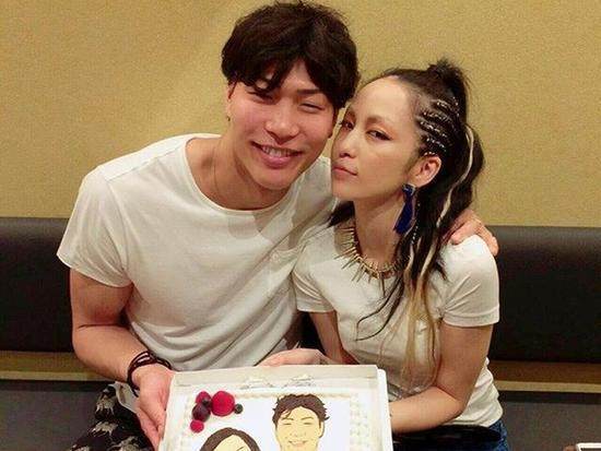 35歲男排名將宣佈再婚！前妻是日本樂壇天后，曾說中國球員如女人