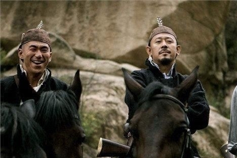 知府被殺，強盜頂替上任；其妻為何要跟兇手共眠，大戲如何收場？