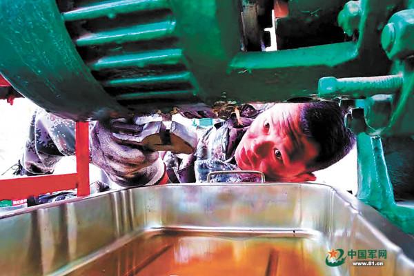 深情凝望那片天空