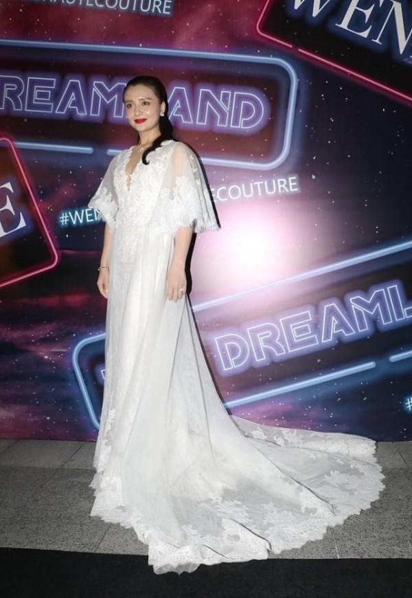 沒想到孫茜挺放得開,這造型一般人不好駕馭,哪還像“槿汐姑姑” 沒想到孫茜挺放得開,這造型一般人不好駕馭,哪還像“槿汐姑姑”