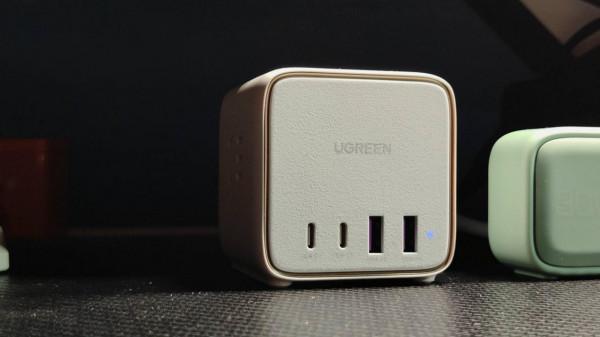 成年人的快樂屋，一桌一椅三兩平足以，新年煥新裝，簡約實用桌面