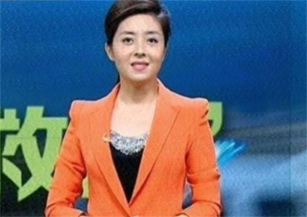 6年前主持人佟瑤在河邊溺水而亡，葬禮上哭到昏厥的丈夫今怎樣？