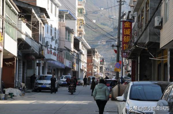 陝南太不容易了！一個山窩窩裡的小鎮，沒想到是縣城副中心，失敬