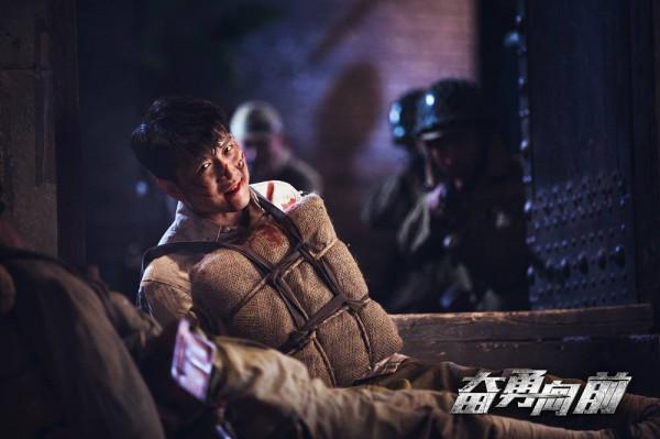 重現偉大抗戰精神《奮勇向前》定檔1月17日