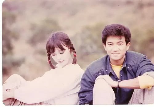 翁靜晶的“忘年戀”:“爹式”婚姻長達29年,張國榮曾為她著迷 翁靜晶的“忘年戀”:“爹式”婚姻長達29年,張國榮曾為她著迷