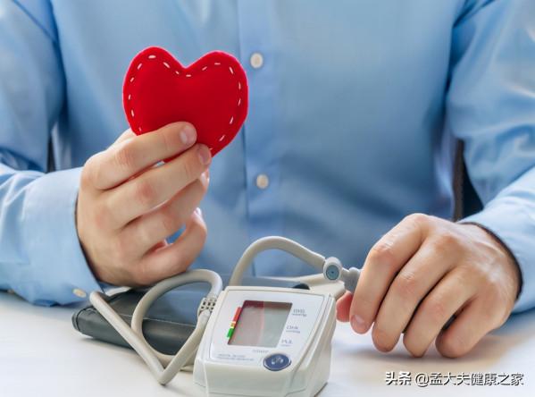 家裡老人突發腦溢血，懂得急救很重要：4個步驟記清楚，能救命