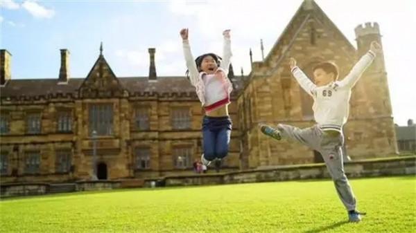 還記得辭職賣房、帶娃環球遊那個山東家庭嗎？他們如今怎麼樣了