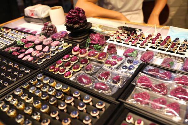 廣州玉器街深藏窄巷中，曾經的市井天堂，玉石價格從5元到幾萬元