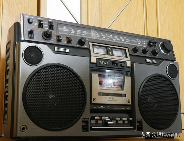 愛華 AIWA TPR-820 經典雙UV表四喇叭音響 收音機 錄音機