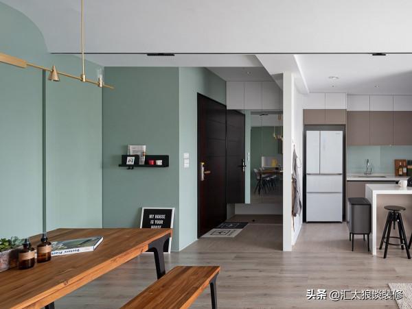 好喜歡這樣沉靜安寧的氛圍，就像置身在濃郁的森林之中，超級解壓