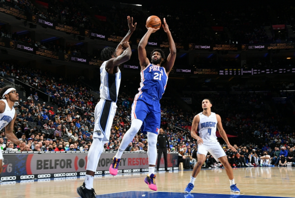 小庫裡24分，恩比德罰球定勝局！76人拒絕爆冷，魔術新秀未來可期