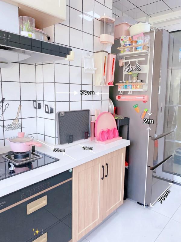 她家106平米，裝修不豪華，卻很乾淨溫馨，滿滿的煙火氣，好舒服