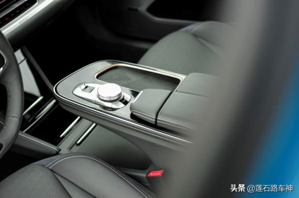 最大扭矩720牛·米 4.2秒破百 賽道試駕極狐阿爾法S 最大扭矩720牛·米 4.2秒破百 賽道試駕極狐阿爾法S