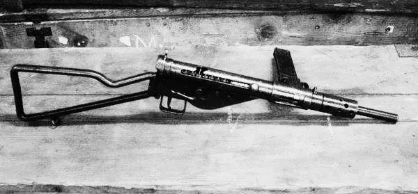 在美國人的全力支援下，遠征軍特務連都用了自動武器