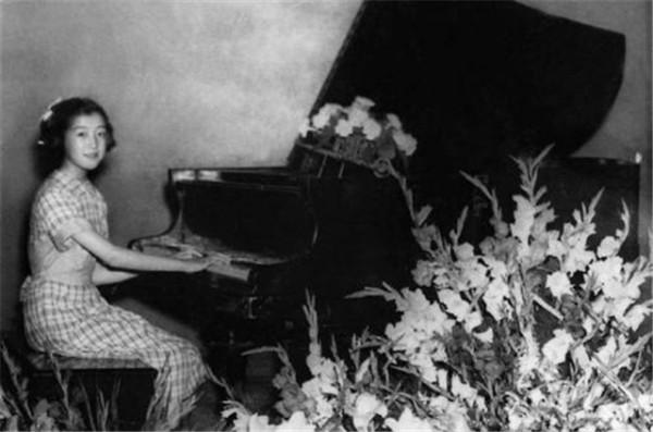 姚姚：母親多次婚變，男友自盡，兒子被迫送人，31歲帶著遺憾離世