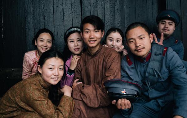 20萬橫店群演現狀：美女扎堆光棍遍地，90%高中沒念完