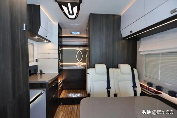 這臺房車有5種充電方式，車內電器語音控制，衛生間也是乾溼分離