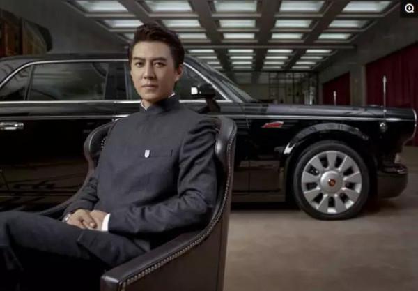 靳東穿中山裝為紅旗汽車做代言,人車合一氣質好再也找不出第二人 靳東穿中山裝為紅旗汽車做代言,人車合一氣質好再也找不出第二人