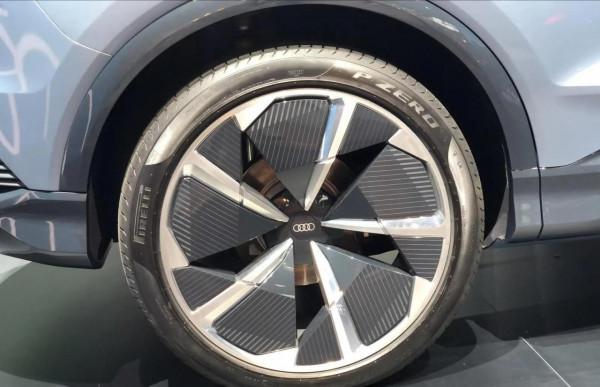 約合人民幣40萬起售！新奧迪Q4正式曝光，配新內飾，外觀帥炸了