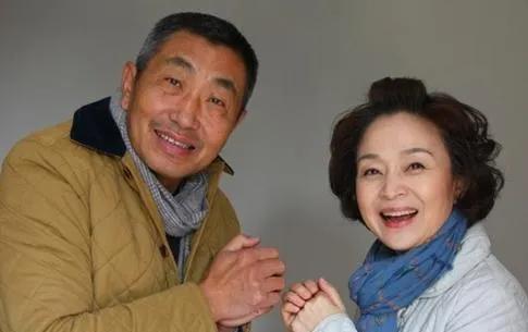 老戲骨杜源:4歲認識愛妻,結婚39年零緋聞,女兒成了最大驕傲 老戲骨杜源:4歲認識愛妻,結婚39年零緋聞,女兒成了最大驕傲