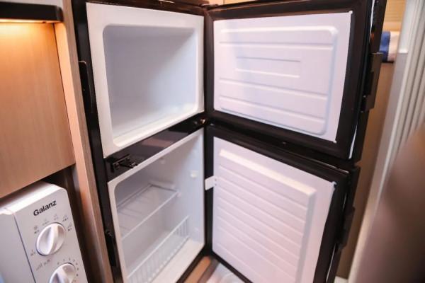 福特商務車改裝房車!保姆車佈局還配KTV娛樂系統!適合2人用 福特商務車改裝房車!保姆車佈局還配KTV娛樂系統!適合2人用