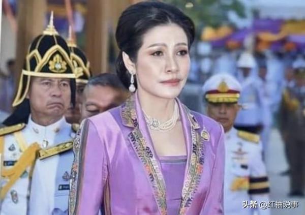 王室2022年首次公務，泰王選擇讓蘇提達伴駕，詩妮娜還在禁足中