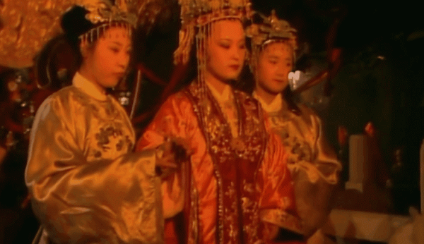 別人演“大家閨秀”只是像，她們簡直就是名門大小姐本人