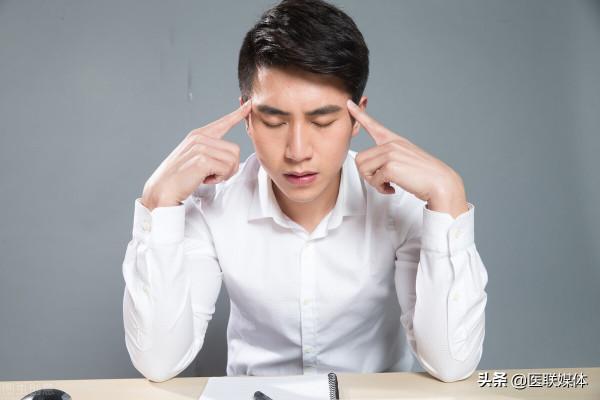 男性夜間經常出虛汗？背後這4個原因，哪個都不是小問題