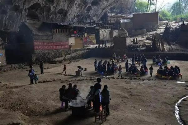 為躲避戰亂，幾百個漢人&OpenCurlyDoubleQuote;藏&rdquo;在雲南山洞300多年，已繁衍9代人