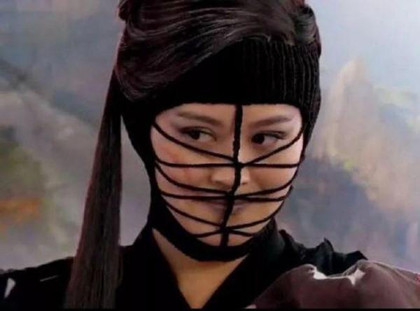 明星古裝尷尬史：頭頂風扇、餃子都算好的，有些太誇張真忍不了