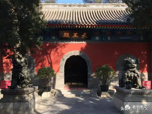 中秋節行走在北京，不是發現古北京的劣勢，而是發現新北京的優勢