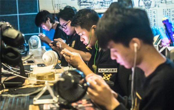 顧居居成PEL新晉槍男?周決爆發力克4AM,兩人合力擊碎對手周冠夢 顧居居成PEL新晉槍男?周決爆發力克4AM,兩人合力擊碎對手周冠夢