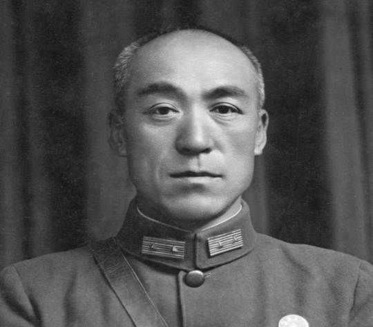 1962年毛主席走出天安門城樓後，又返回與一個人握手：你還好嗎？