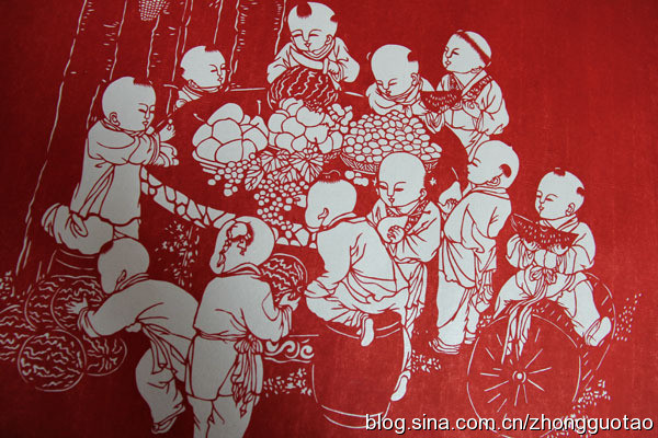 百子圖剪紙，生動傳神，多福多壽，讓人看了讚不絕口