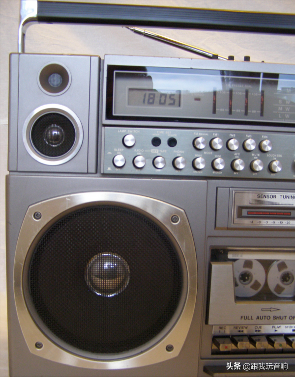 一款漂亮的80年代行動式音響 貝斯頓Beston 4000 收音機 錄音機 一款漂亮的80年代行動式音響 貝斯頓Beston 4000 收音機 錄音機