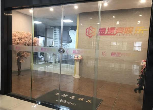 網紅“葛漂亮”,如今團隊內部矛盾不斷,面臨轉行或者停更 網紅“葛漂亮”,如今團隊內部矛盾不斷,面臨轉行或者停更