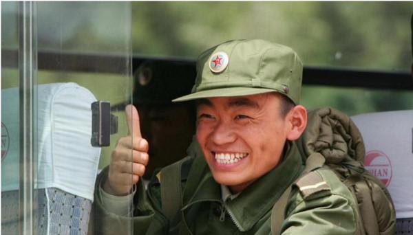 “娛圈淨土”王寶強的逆襲史:工地打工,兩次下跪,光膀子滾釘板 “娛圈淨土”王寶強的逆襲史:工地打工,兩次下跪,光膀子滾釘板