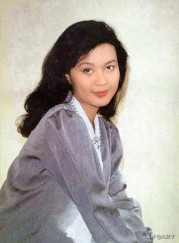 為小10歲屠洪剛和前夫離婚，晚年孤獨的方舒，她有沒有後悔過？